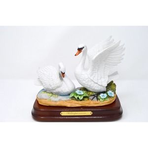 Wellington Collection White Handpainted Swans Bisque Porcelain 6 3/4” Tall X 9”
